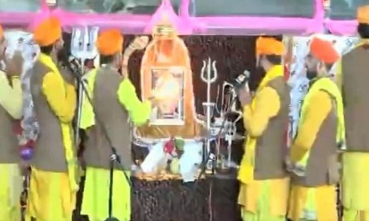 Priests performing aarti at holy Amarnath Cave
