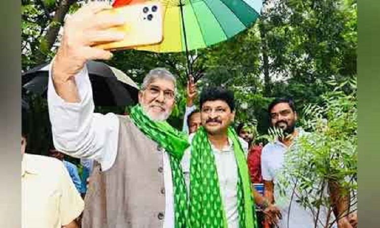 Nobel Peace Prize winner Kailash Satyarthi (L) at GIC event