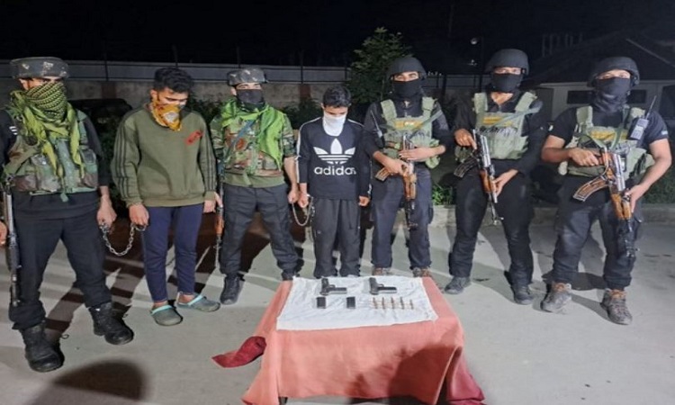 Two LeT terrorists arrested in Baramulla