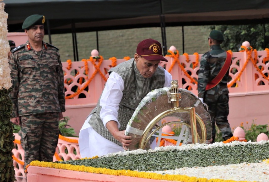 Rajnath Singh paid tributes to Indian's bravehearts