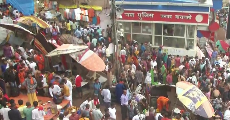 Devotees at Kashi Vishwanath temple