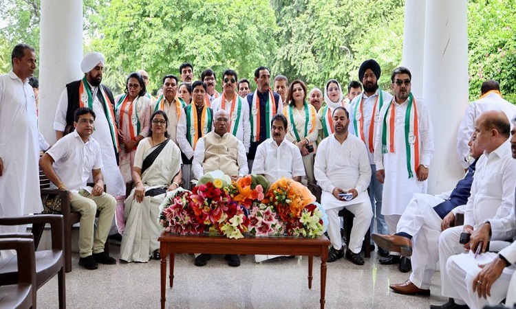 Many leaders from Ghulam Nabi Azad's party rejoin Congress