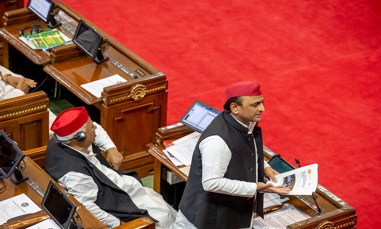 SP  Chief Akhilesh Yadav in UP Assembly