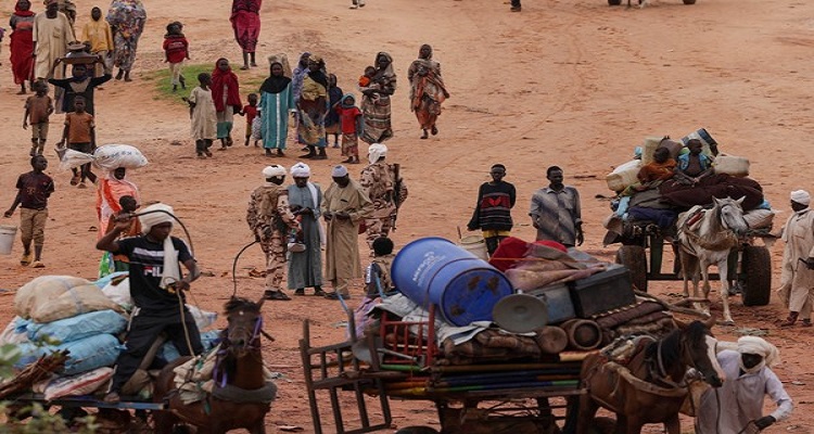 Sudanese people who fled the conflict cross border between Sudan and Chad