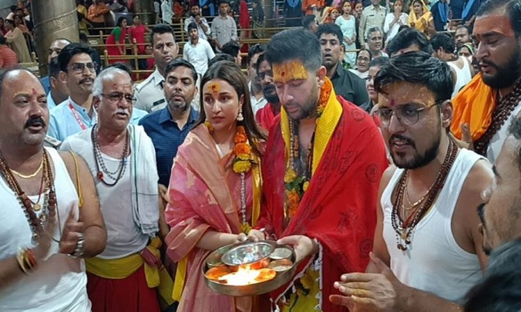 Parineeti Chopra and Raghav Chadha offer prayers at Mahakal temple