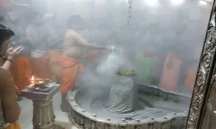 Bhasma Aarti being performed at Mahakal Temple on the last Shravan