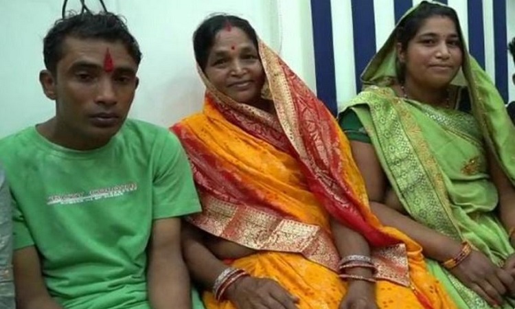 Missing man Pankaj (L), mother Prem Bai (M) and elder sister Pooja (R)
