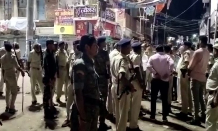 Visuals of police force at the spot where stone pelting was done