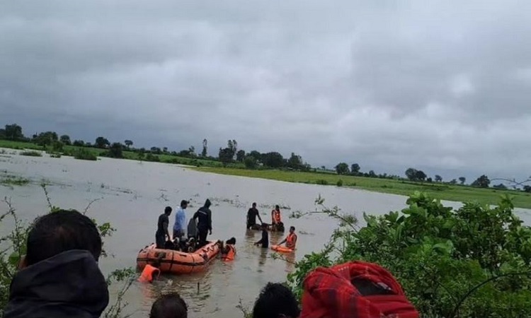 Rescue operation in Narmadapuram