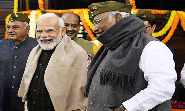 PM Narendra Modi with Cong president Mallikarjun Kharge