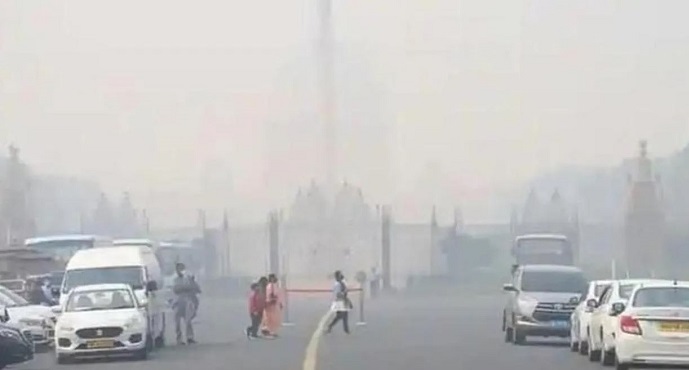air quality plunges to 'poor' category; AQI at 256