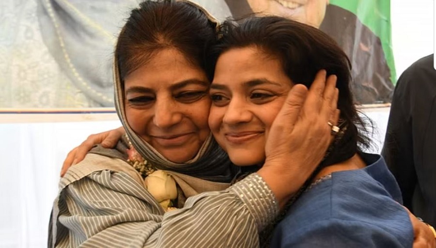 Mehbooba Mufti (L) with daughter Iltija Mufti