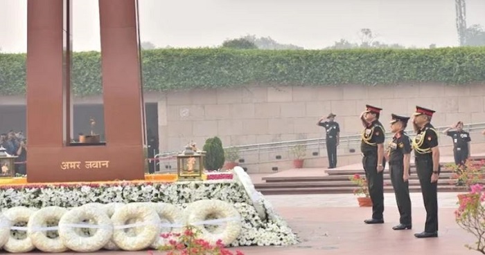 Chief of Defence Staff lays wreath at National War Memorial on 77th Infantry Day