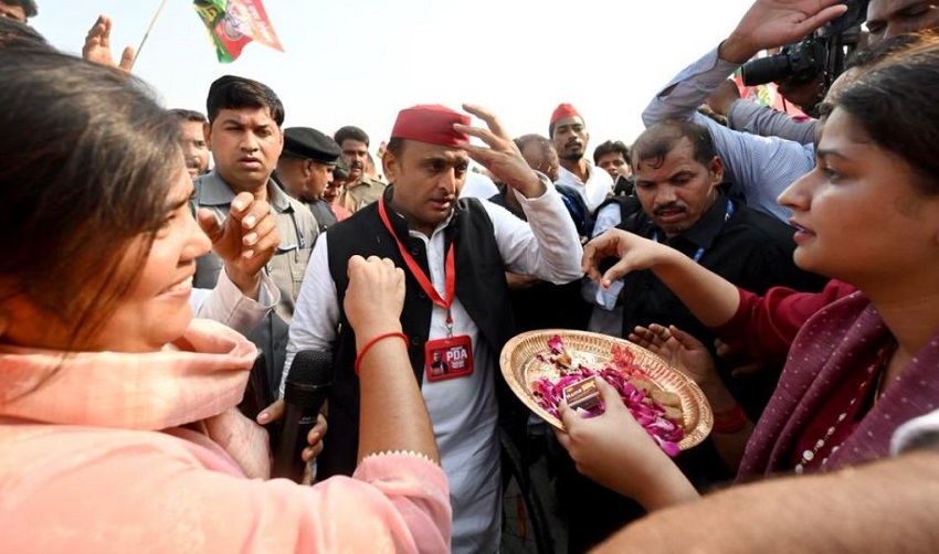 SP Chief Akhilesh Yadav is accorded a grand welcome