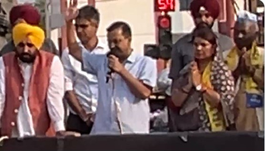 Arvind Kejriwal addresses a rally in Singrauli