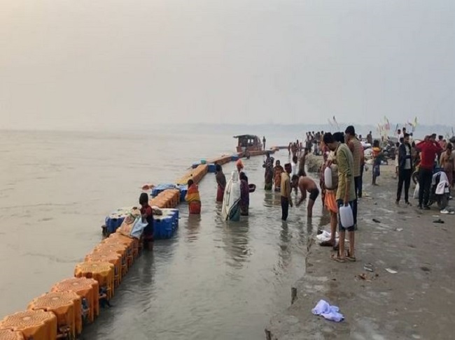 Devotees take dip at confluence of Ganga