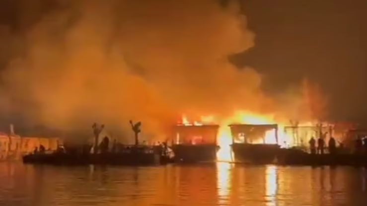 Fire breaks out at Dal Lake, several houseboats gutted