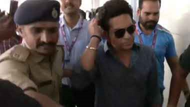 Sachin Tendulkar Arrives in Ahmedabad for WC final