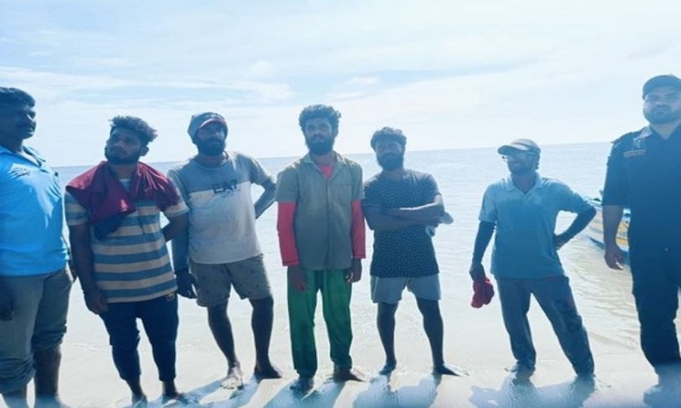 Coast Guard apprehends five Sri Lankan fishermen