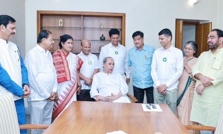 VK Pandian joins BJD in presence of Odisha CM