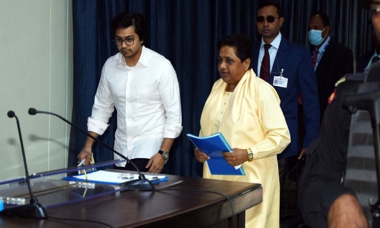 Mayawati with nephew Akash Anand