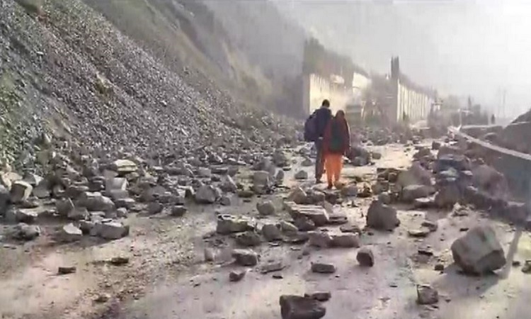 Visuals of stone shooting on highway in Ramban district