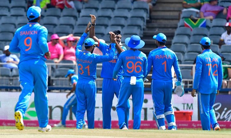 Arshdeep celebrating wicket with teammates