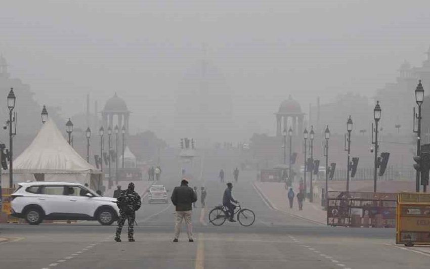 Cold wave continues in Delhi