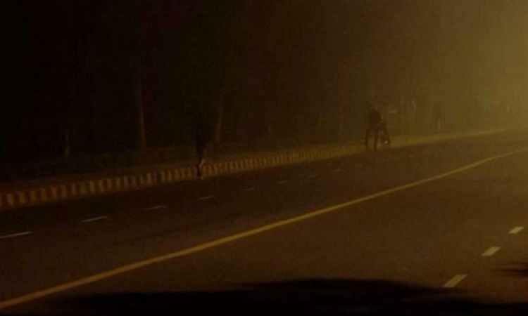 New Delhi conitues to reel under intense cold and fog