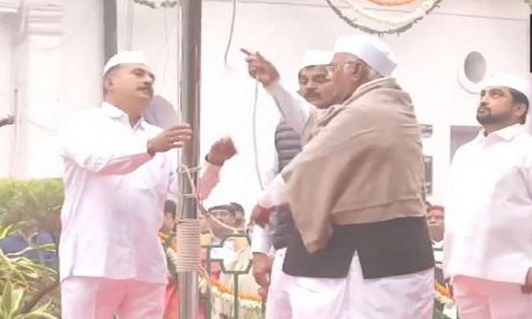 Congress chief Mallikarjun Kharge unfurls party flag at AICC headquarters