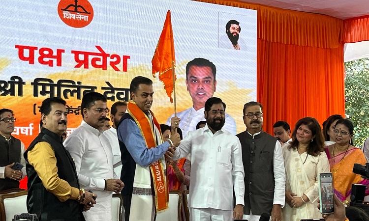 Milind Deora joins Shiv Sena in presence of CM Shinde