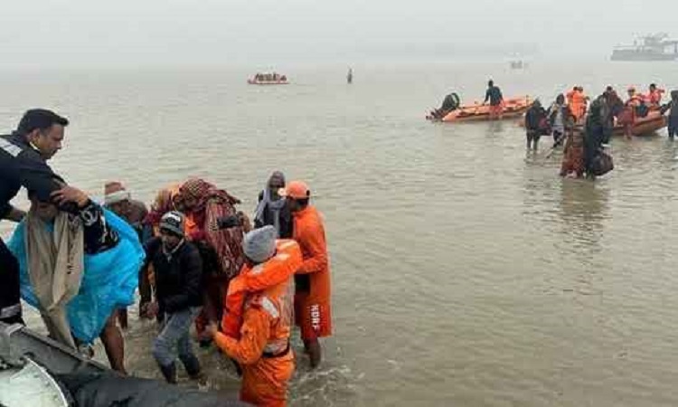 Indian Coast Guard rescues 182 stranded pilgrims on grounded ferry in Bengal