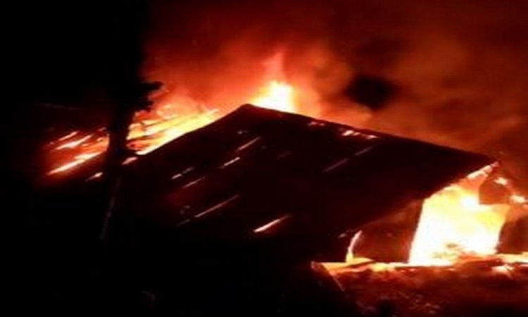Fire breaks out three storey house in Ramban