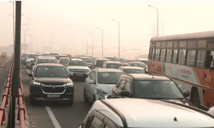 Long traffic jams hit the Delhi-Ghaziabad border