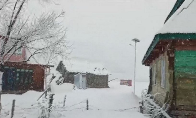 Upper reaches of Gurez valley received fresh snowfall on Sunday morning