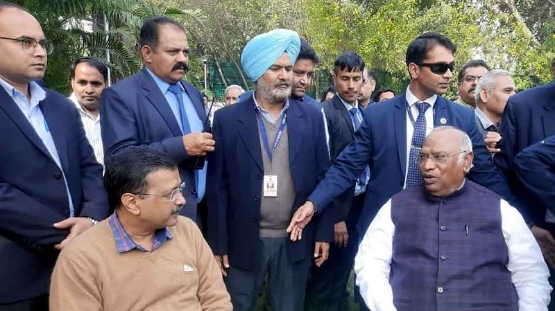 Delhi Chief Minister Arvind Kejriwal and Congress president Mallikarjun Kharge