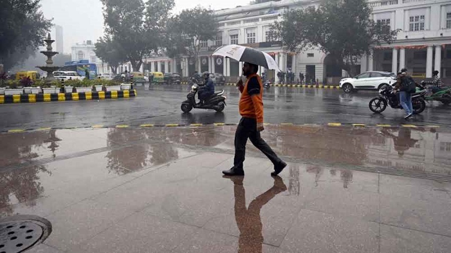 Moderate rain cools down Delhi