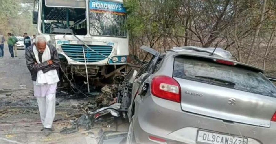 car collides with bus in Haryana