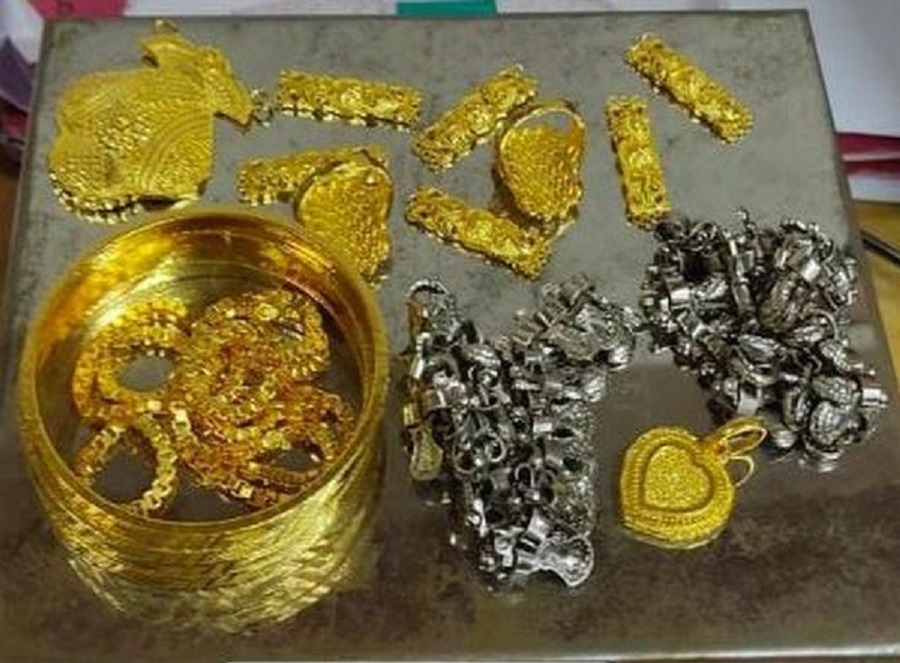 Mumbai Customs has seized over 6.53 kg of gold