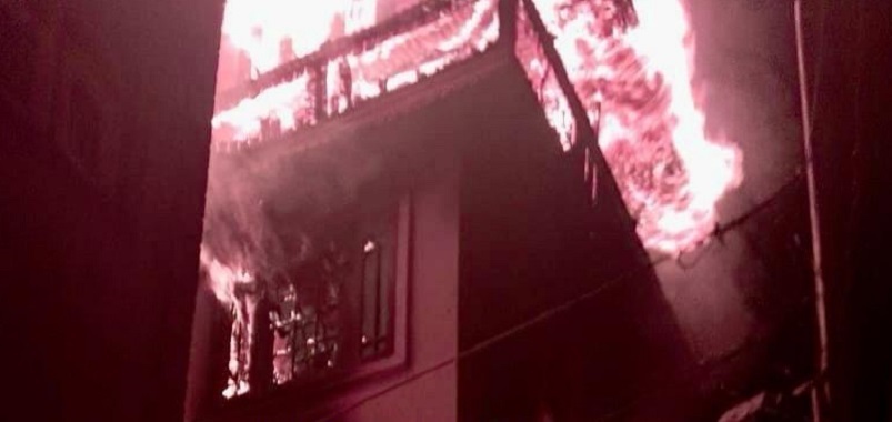 4 houses damaged in massive fire in Srinagar