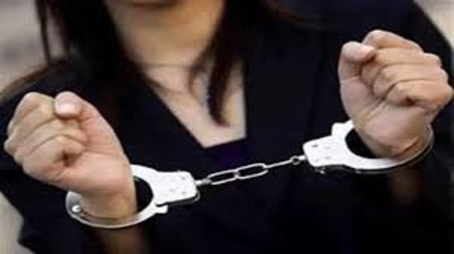 women arrested for snatching gold chains in Delhi
