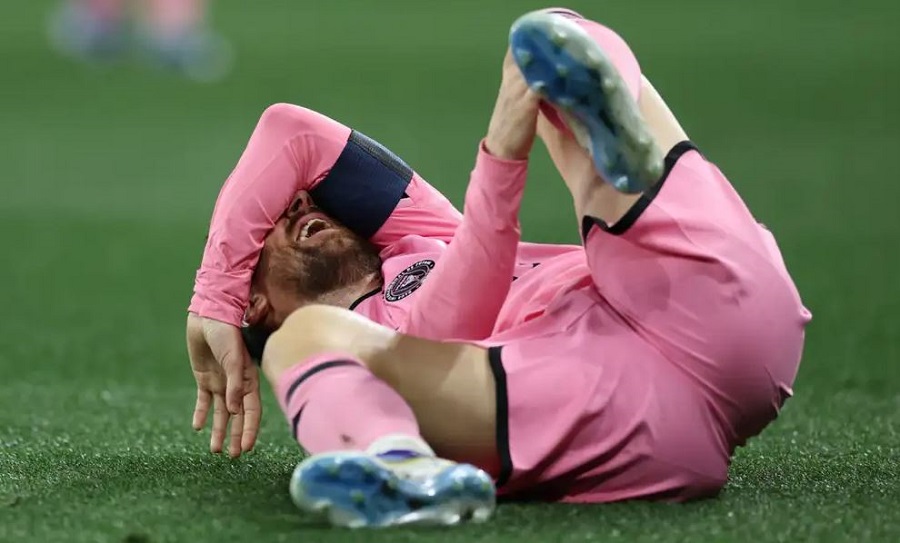 Messi suffers injury