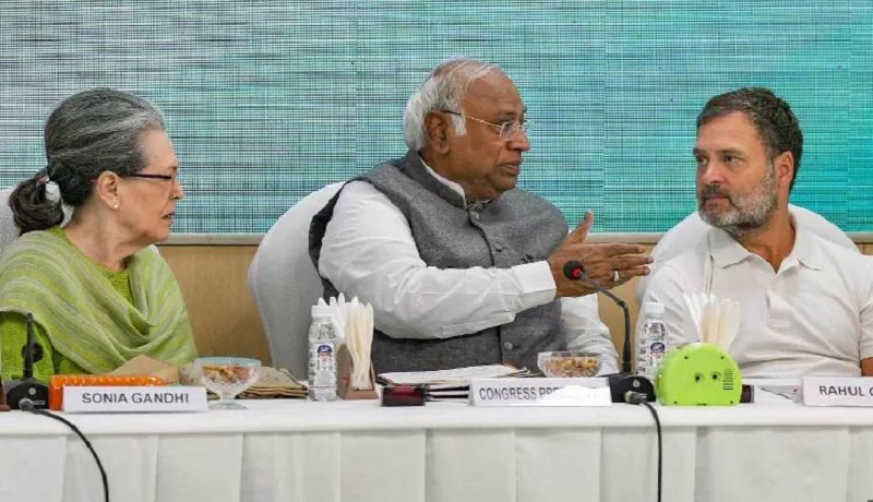 Country fervently demanding a change: Kharge at CWC meet