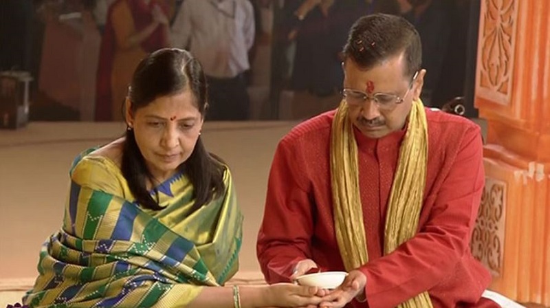 Sunita Kejriwal with Arvind Kejriwal