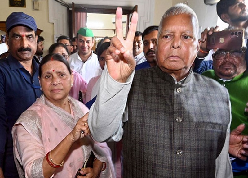 RJD leader Rabri Devi with her husband and party Chief Lalu Prasad Yadav