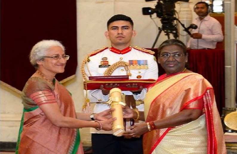 MS Swaminathan's daughter, Nitya Rao, receives the award for her father