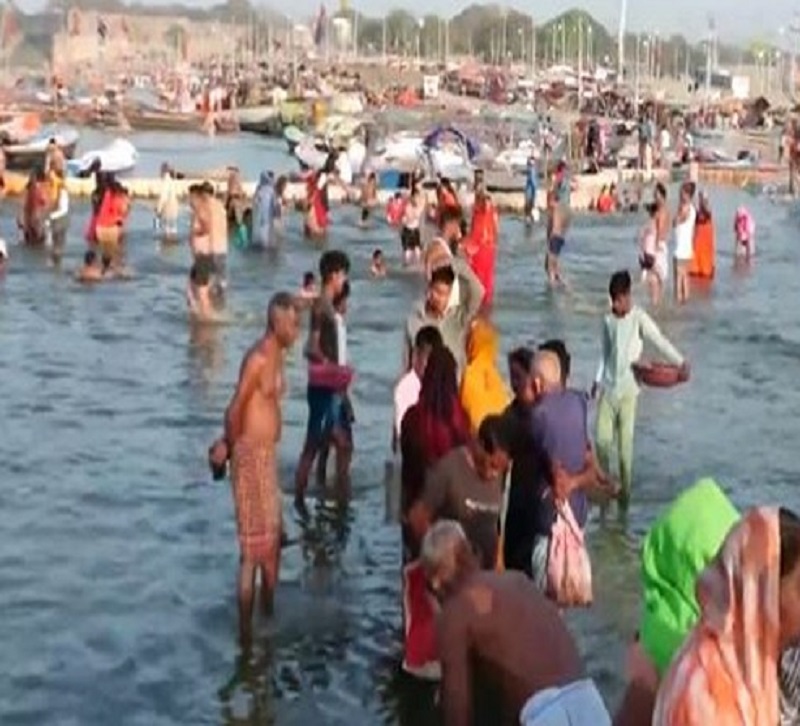 Devotees take holi dip at Triveni Sangam on Sheetala Ashtami