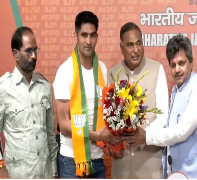 Boxer-turned-poltician Vijender Singh joins BJP in Delhi