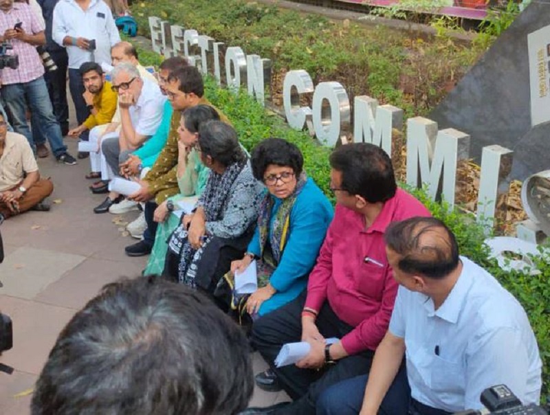 TMC MPs on 24-hour dharna at ECI Headquarter
