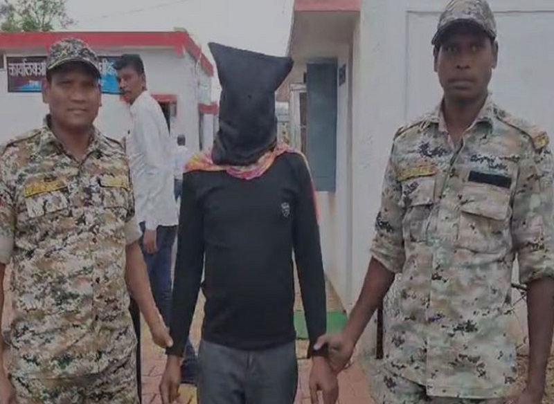 Naxal courier apprehended in joint operation by police and ITBP in Chhattisgarh
